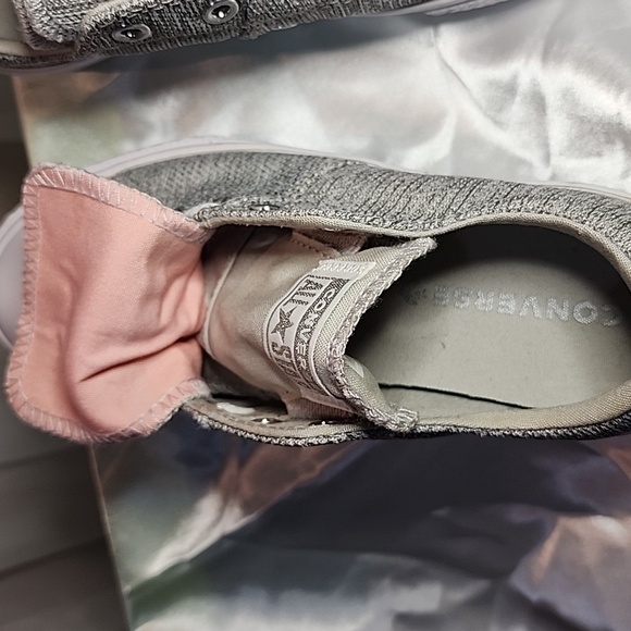 New- Little Girls Light Grey Canvas Converse with Pink Tongue Size 2 - Picture 5 of 7